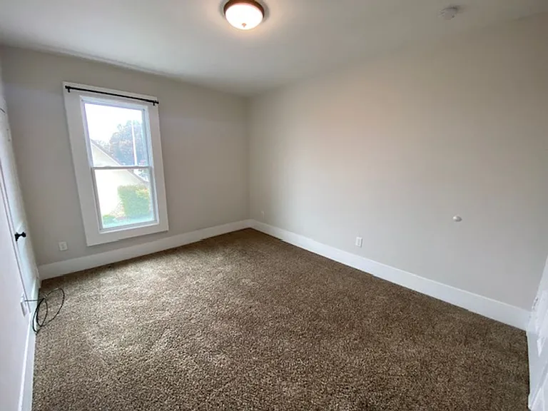 542 Pine Ave — Photo 16