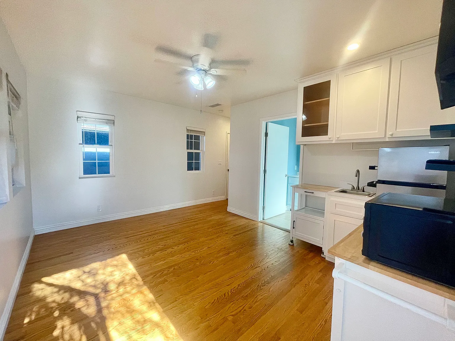 Studio, 240 sqft, $1,400 — Photo 4