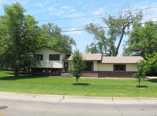 44 Cottonwood Dr, Columbus, NE 68601