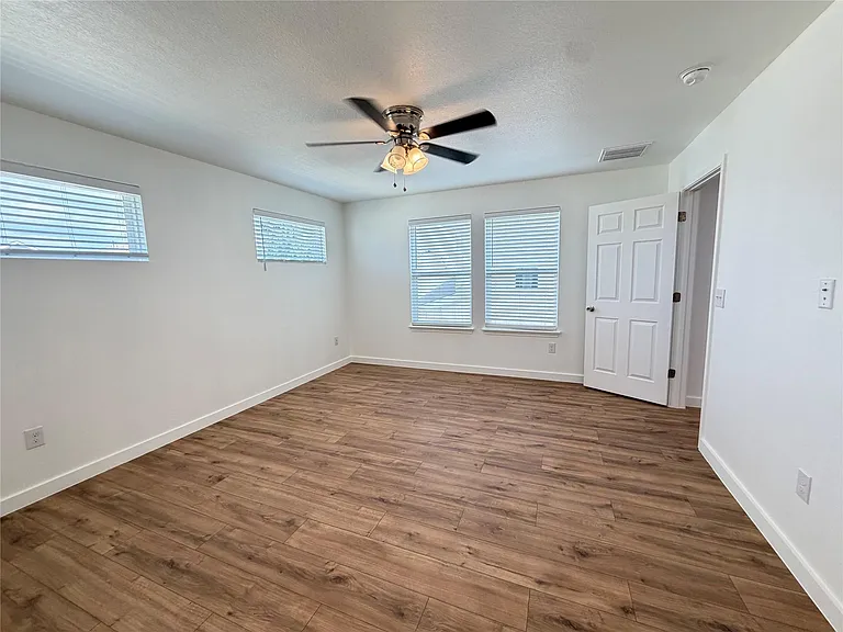 10321 Forest Grove Dr — Photo 12