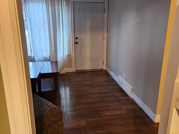 3rd image of 14614 Poplar St
