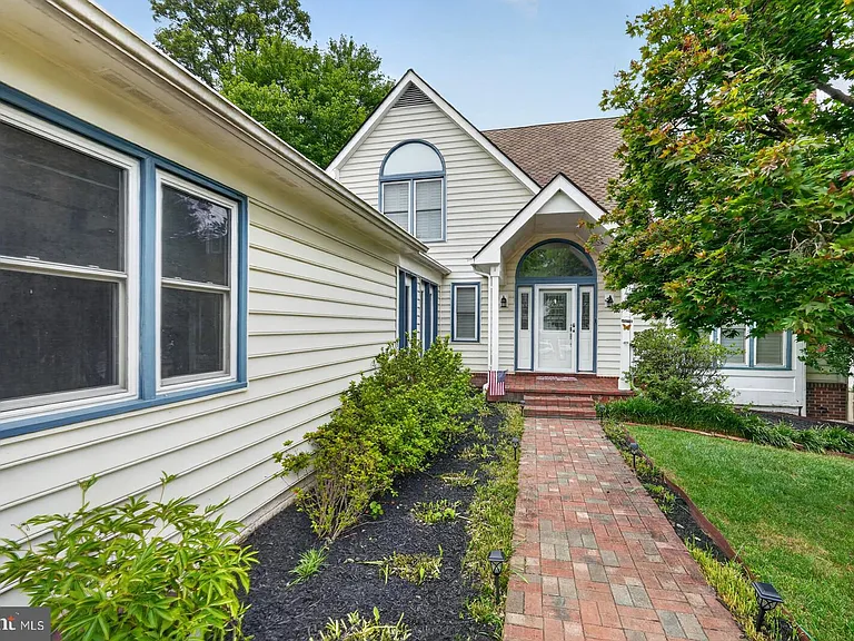 5402 Ashcomb Ct — Photo 4