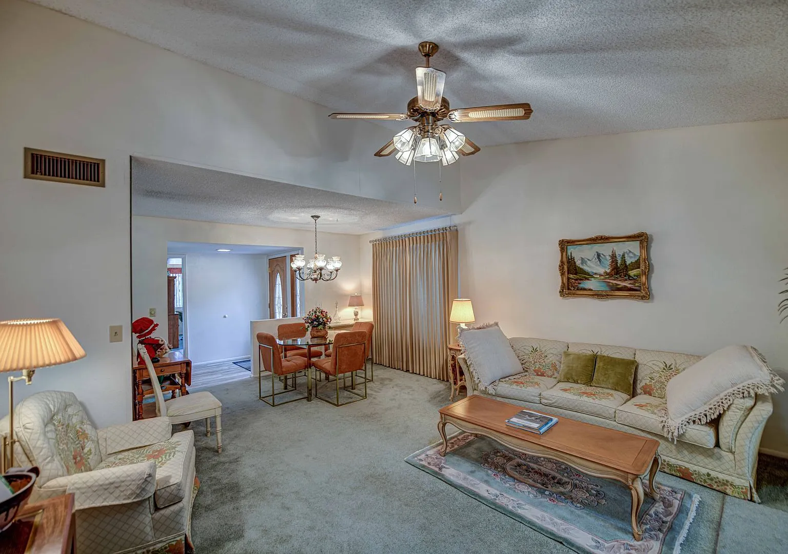 Perfect home for enjoying your winter in Arizona. 2 bed 2 bath on the 14th fairway of Heron Lakes... — Photo 3
