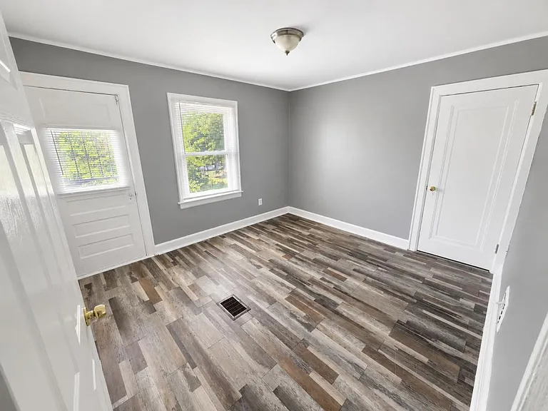 15311 Evanston St — Photo 6
