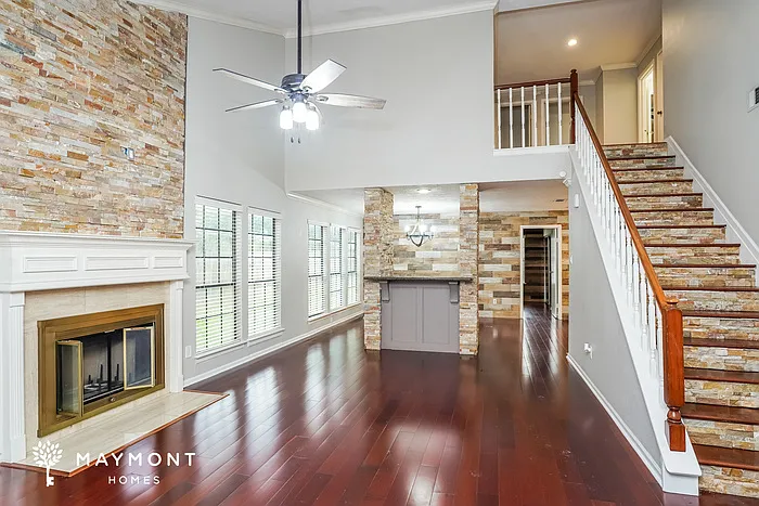 4 bed, 2.5 bath, 2473 sqft, $2,295 — Photo 2