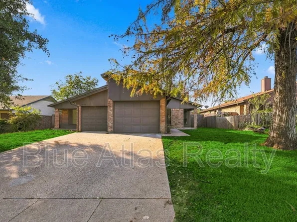 3423 Meadowmoor St, Fort Worth, TX 76133