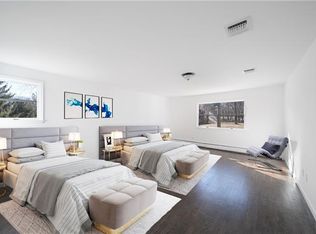 7 Oak Ridge Ct, Pomona, NY 10970