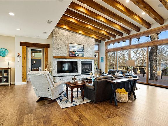 4th image of 210 Coffee Cir