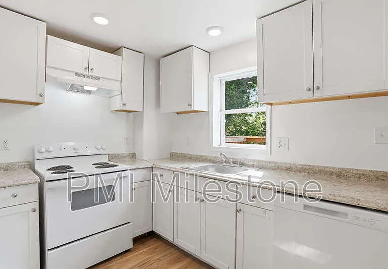 316 N High St — Photo 5