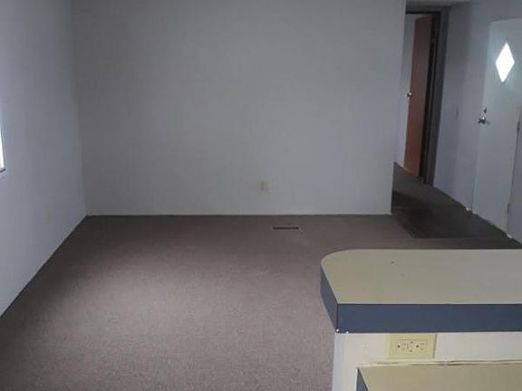 3rd image of 301 W Highway 60