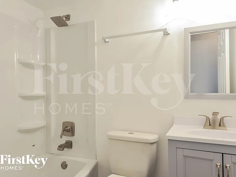305 Elmhurst Dr — Photo 12