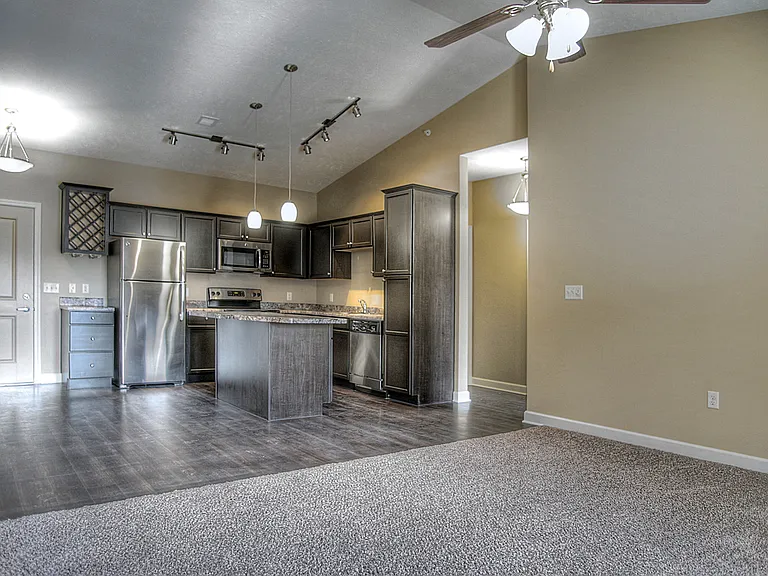 Summit Falls Apartments & Townhomes — Photo 23