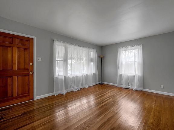 4th image of 829 Carneal Rd