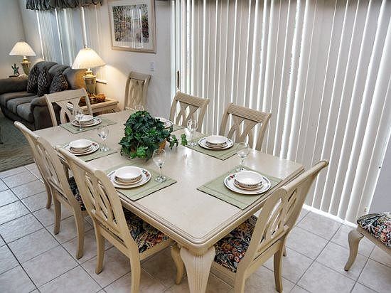 LB4T975PTC-formal-dining-area