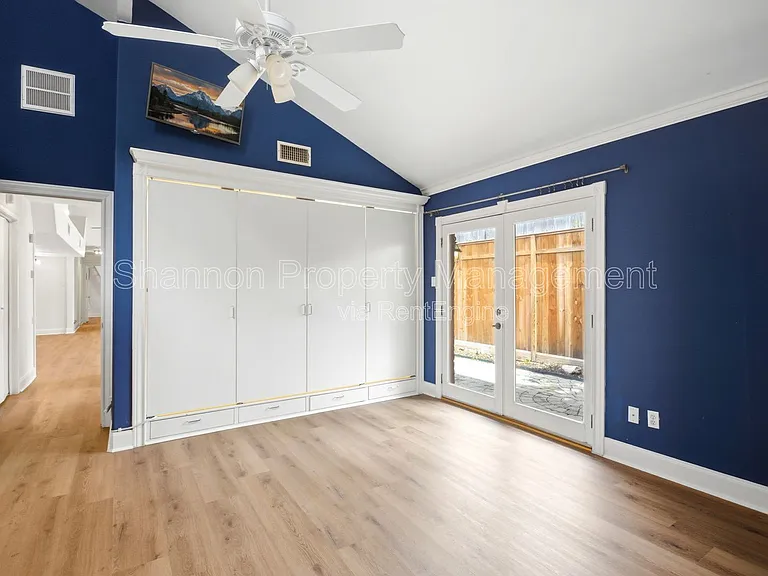 2501 Driscoll St — Photo 16