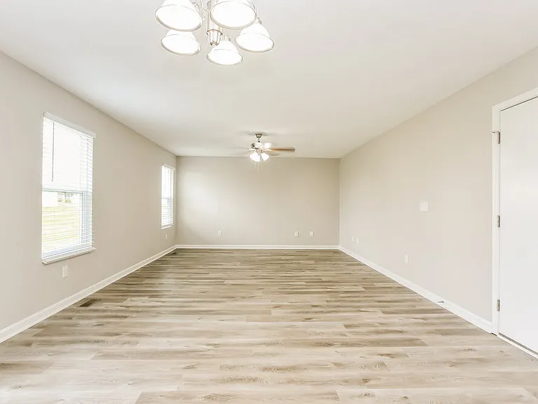 804 Zeller Dr — Photo 6