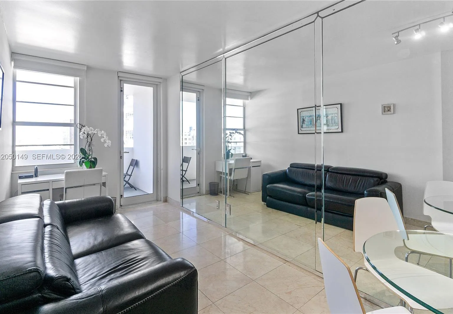 The Decoplage Condo — Photo 1