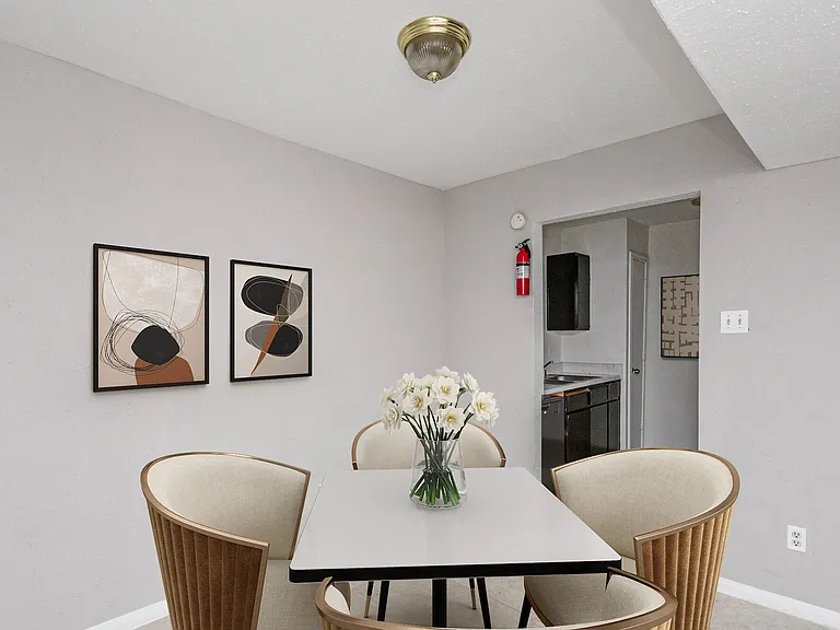 The Ellis Apartments — Photo 26