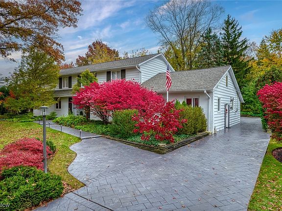 2nd image of 22600 Canterbury Ln