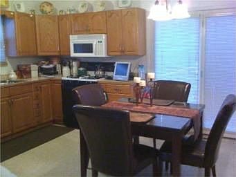 3rd image of 4025 Hedges Ave