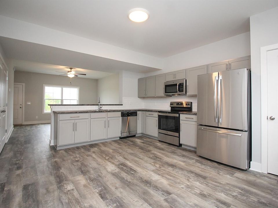 1st image of 2005 Willow Dr #2