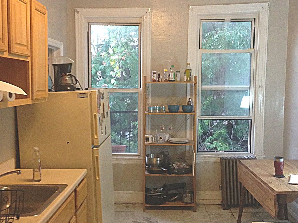 2nd image of 197 Green St APT 3R