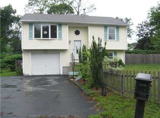 215 Pettis Dr, Warwick, RI 02889