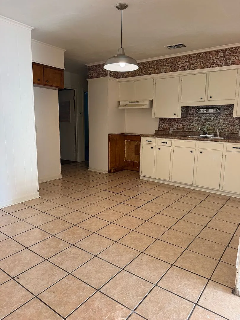 5213 Ellison St — Photo 3
