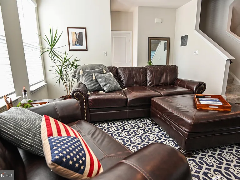 2047 Hinshaw Dr — Photo 14
