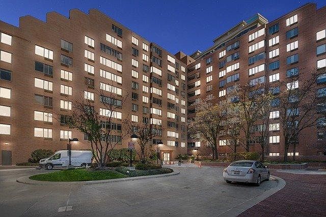 1st image of 801 S Plymouth Ct APT 816