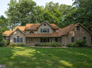 400 Captain Robinson Dr, Avondale, PA 19311