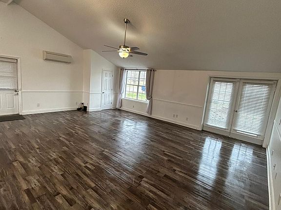 3rd image of 230 Reese St