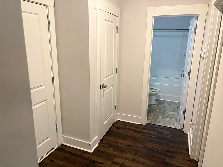 370 Crestbrook Ln — Photo 11