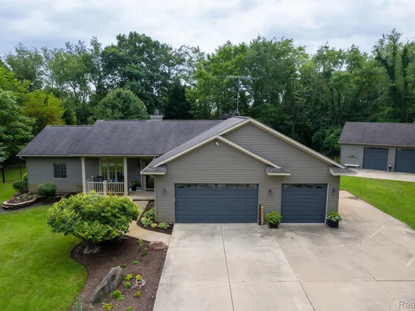 12861 McKinley Heights Dr, Chelsea, MI 48118