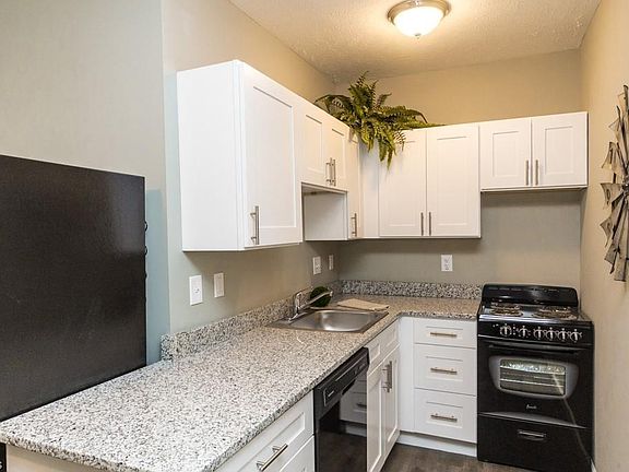 5th image of 14814 Clifton Blvd