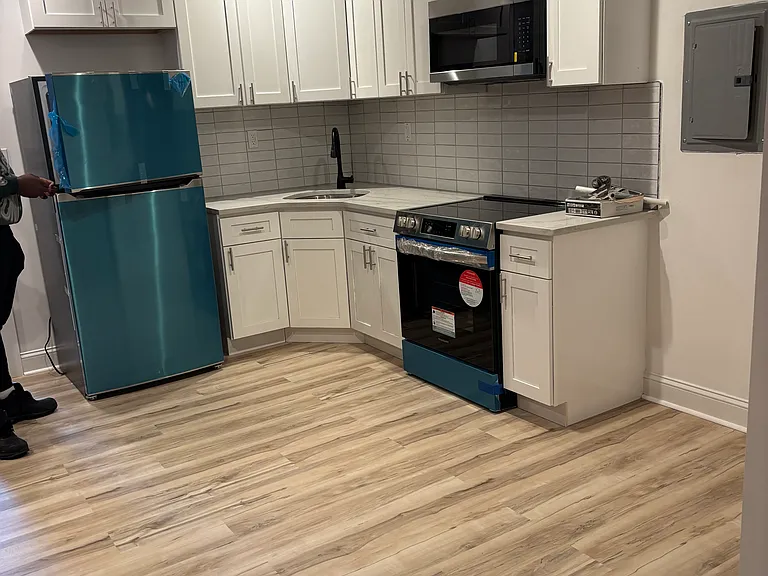 1018 W Schiller St #B — Photo 5