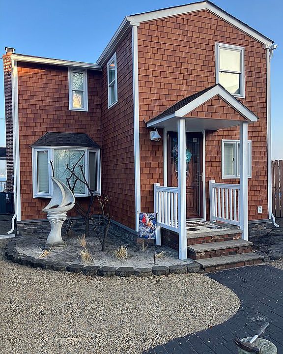 1st image of 9 Breton Ct