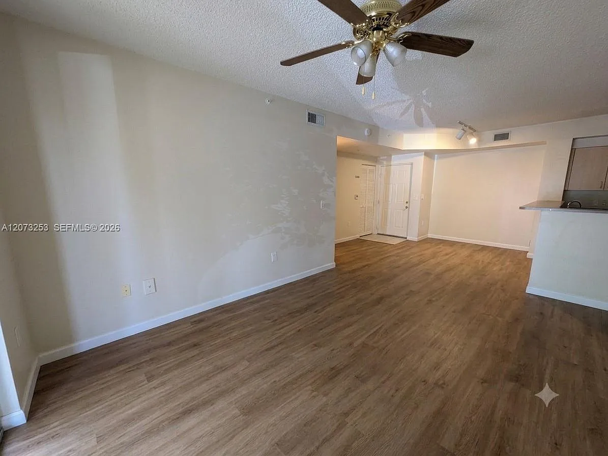 El-Ad Nob Hill Condo — Photo 2