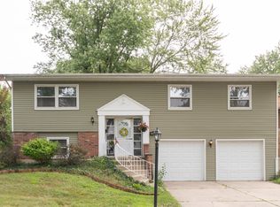 525 N Kenneth Ct, Glenwood, IL 60425