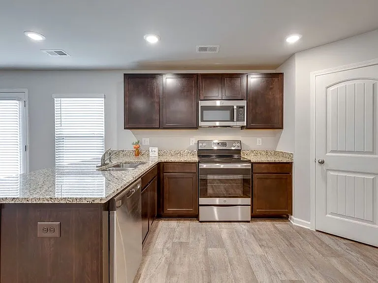 370 Alyssa Landing Dr — Photo 9