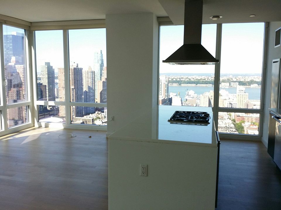 1st image of 247 W 46th St APT 3403