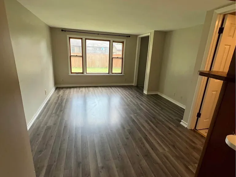 521 W South St #E — Photo 8