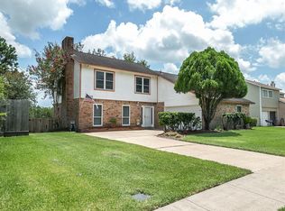 305 E Castle Harbour Dr, Friendswood, TX 77546
