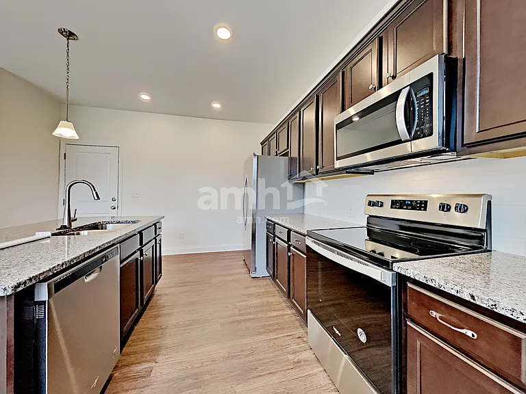 157 Twin River Dr — Photo 5