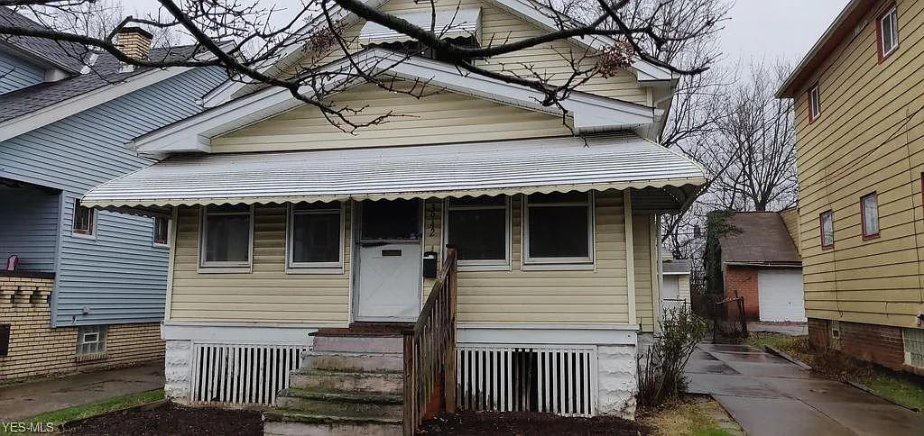 3942 E 149th St photo 1