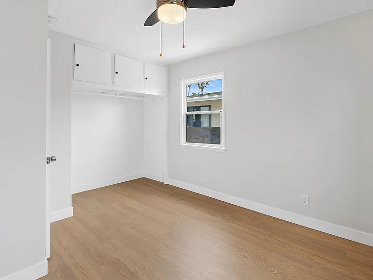 1107 E 3rd St #B — Photo 6