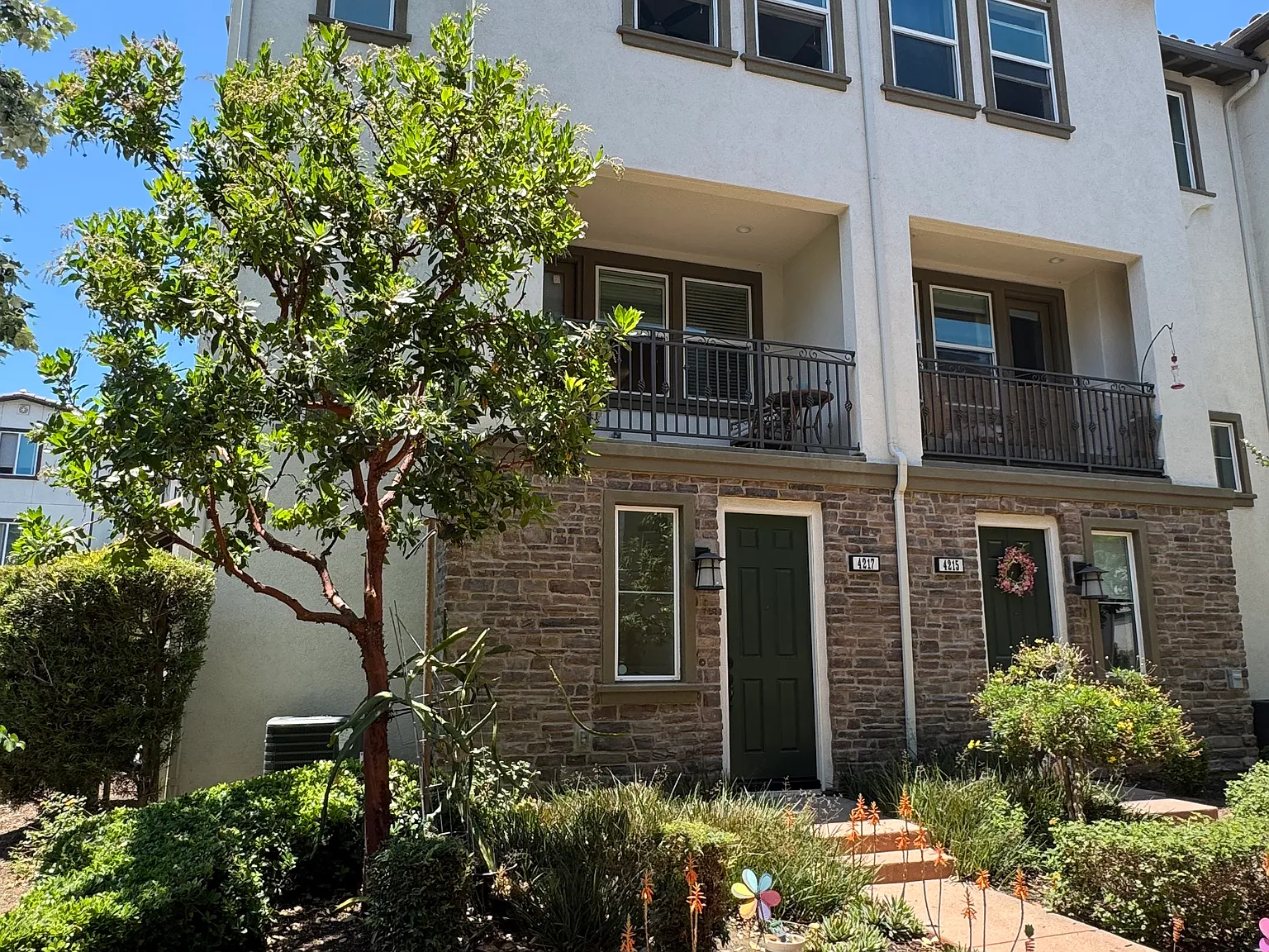 2 bed, 1233 sqft, $3,400 — Photo 2