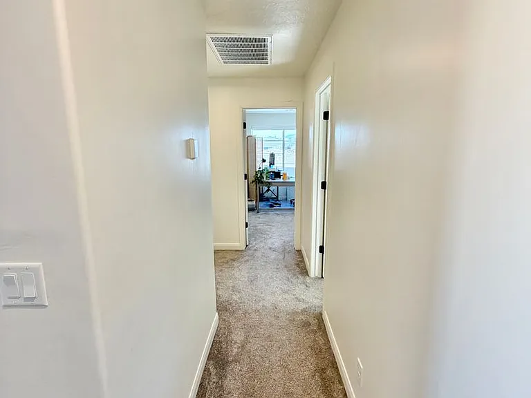 1436 E White Hollow Ln — Photo 16