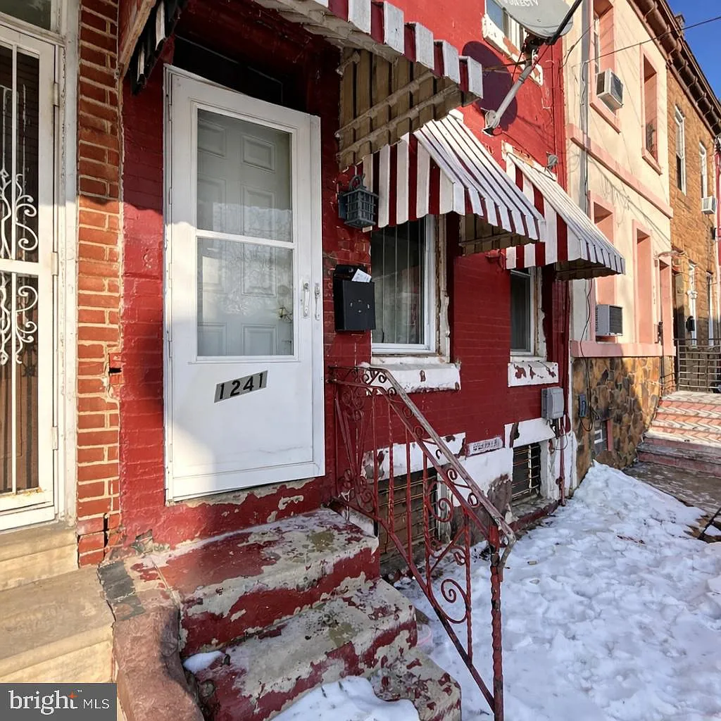 1241 W Firth St photo 1