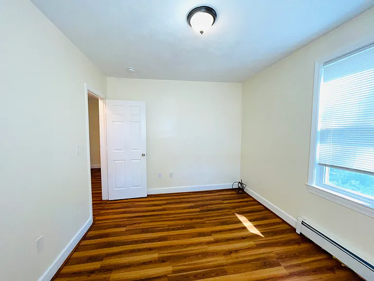137 W Selden St #1 — Photo 17